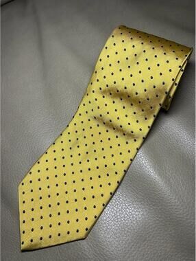 Brooks Brothers 346 Men’s 100% Silk Tie Necktie Gold With Navy Blue Dots BB5